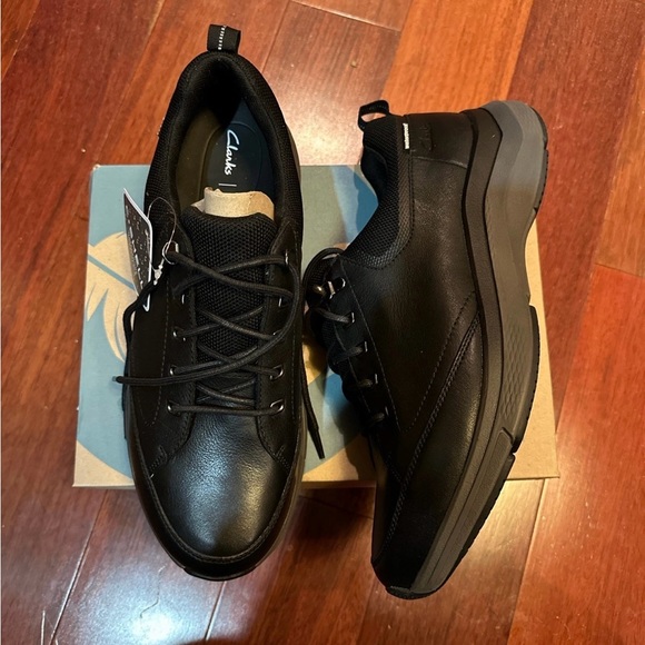 Men’s new waterproof Clarks size 12W - Picture 1 of 8